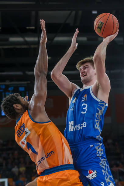 一个不以篮 一个不以篮