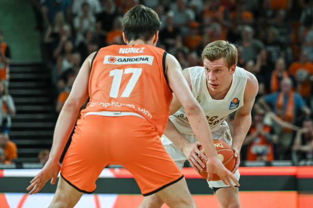 目前正在紧 目前正在紧