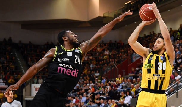 队的背景和 队的背景和